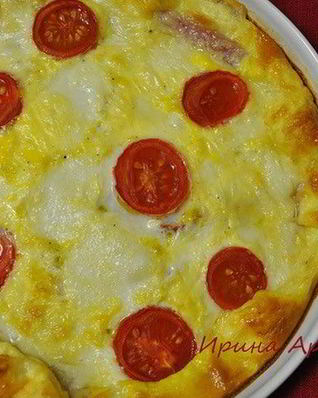 Омлет с моцареллой, беконом и помидорами