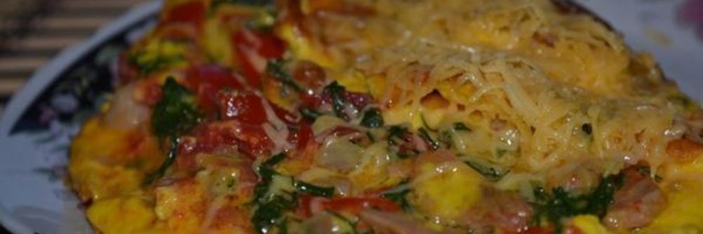 Омлет с овощами и курицей