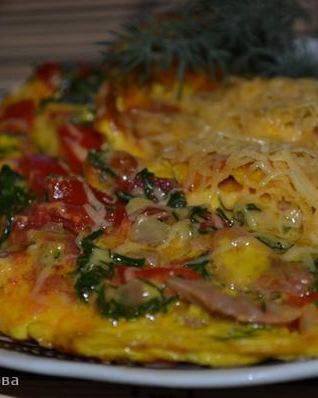Омлет с овощами и курицей