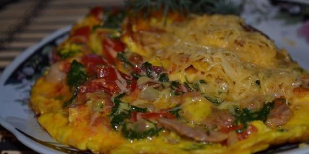 омлет с овощами и курицей