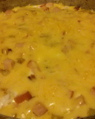 Омлет с овощами и ветчиной