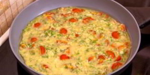 омлет с помидорами и картофелем