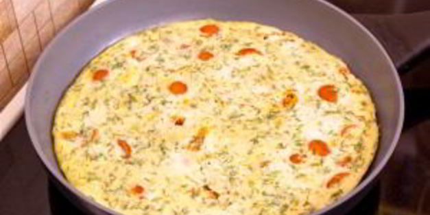 омлет с помидорами и картофелем