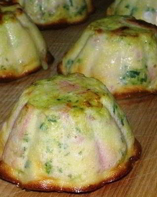 Омлет с сосиской и сыром