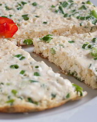 Омлет с творогом и зеленым луком