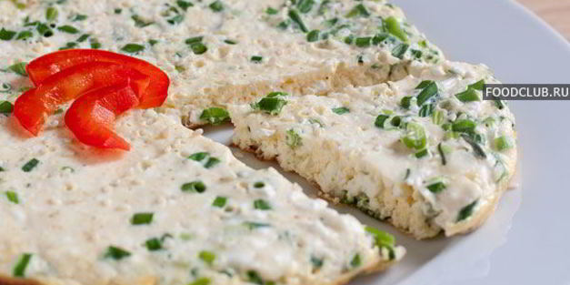 омлет с творогом и зеленым луком