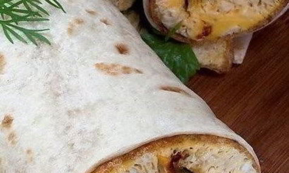 Рецепт омлет с вялеными помидорами и зеленью в лаваше