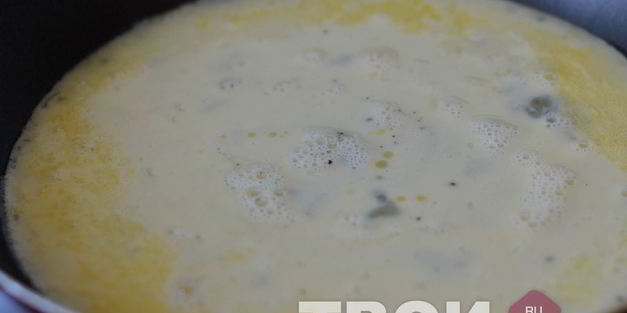 омлет с зеленым горошком и сыром