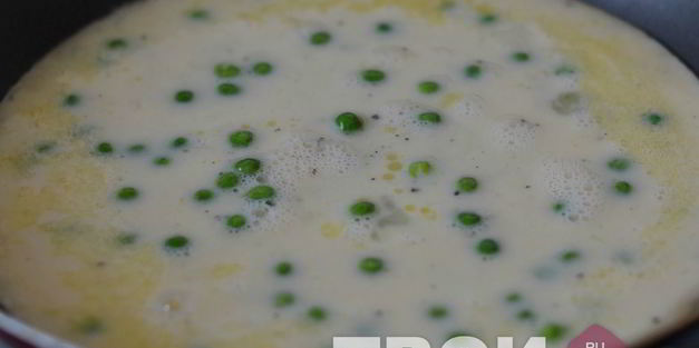 омлет с зеленым горошком и сыром