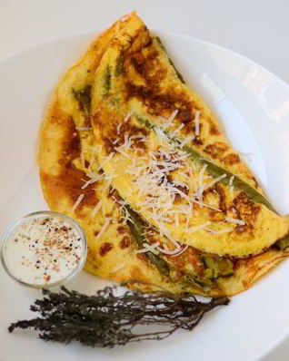 Омлет со спаржей