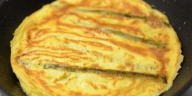 омлет со спаржей