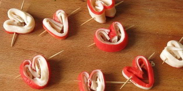 омлетики сердца с крабовыми палочками