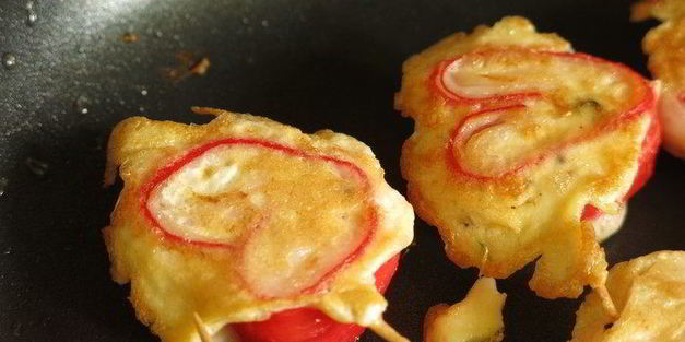 омлетики сердца с крабовыми палочками