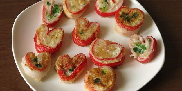омлетики сердца с крабовыми палочками