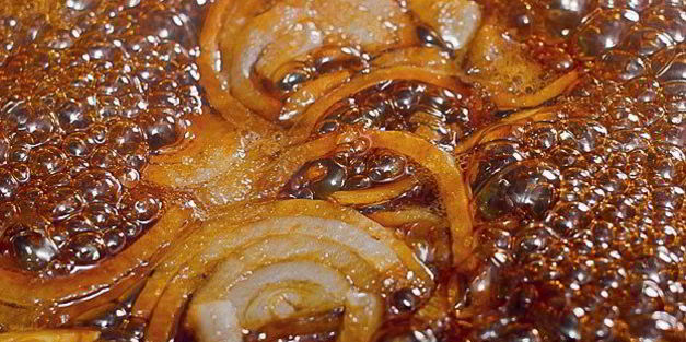 оякодон — японский омлет с рисом и курицей