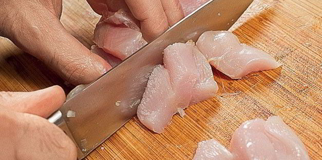 оякодон — японский омлет с рисом и курицей