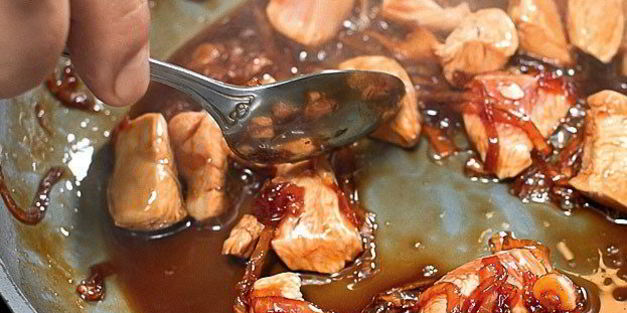 оякодон — японский омлет с рисом и курицей