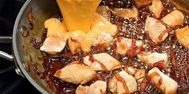 оякодон — японский омлет с рисом и курицей