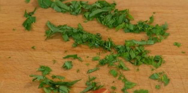 простой омлет с курицей и шампиньонами