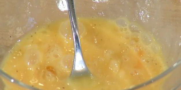 простой омлет с курицей и шампиньонами