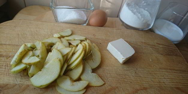 сладкий омлет с яблоком