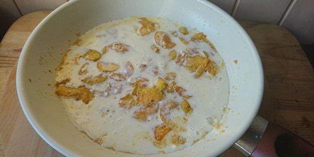 сладкий омлет с яблоком