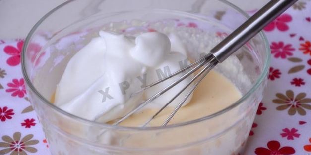 сладкий творожный омлет