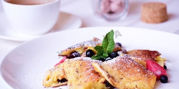 сладкий творожный омлет