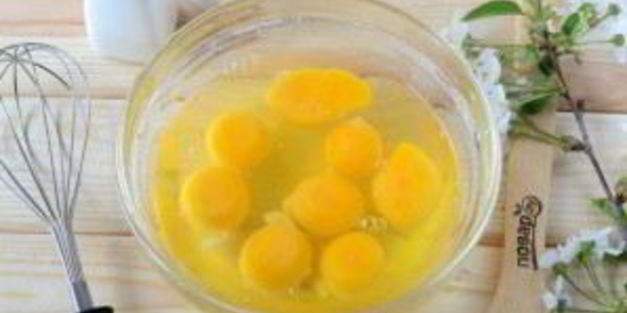 слоеный омлет на завтрак