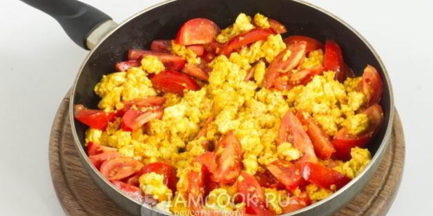 вегетарианский омлет с адыгейским сыром