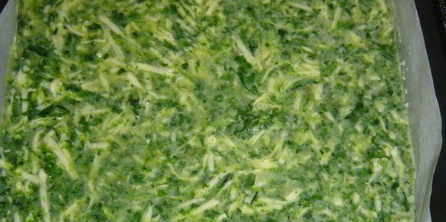 закуска из омлета, сыра и красной рыбы