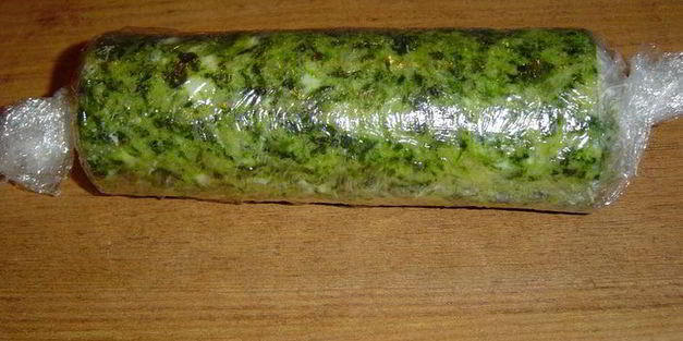 закуска из омлета, сыра и красной рыбы