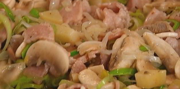 запеченный омлет с беконом и шампиньонами