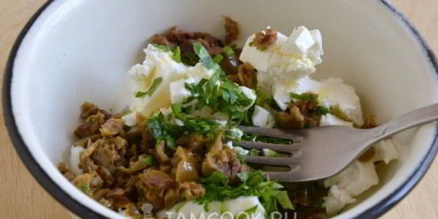 помидоры, фаршированные сербской брынзой и оливками