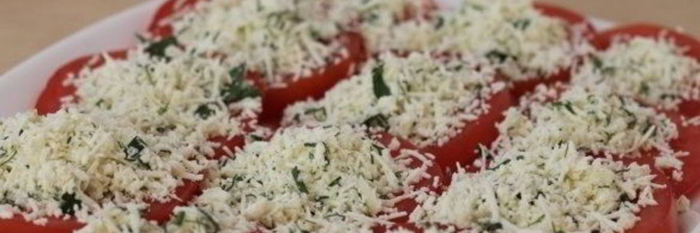 Помидоры с брынзой и чесноком