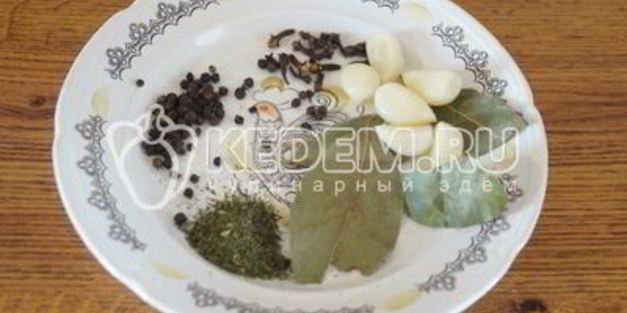 помидоры с луком и маслом на зиму