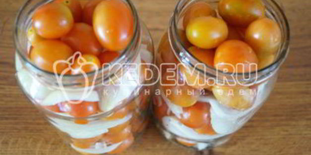 помидоры с луком и маслом на зиму