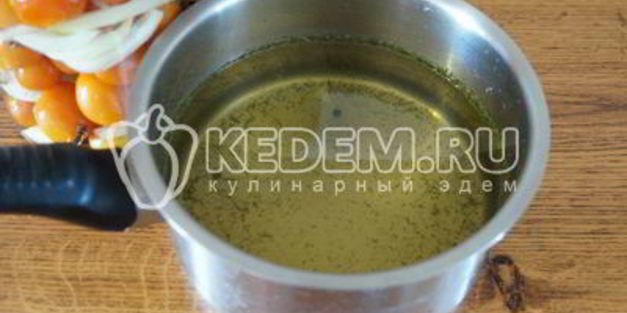 помидоры с луком и маслом на зиму