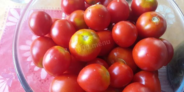 помидоры с морковной ботвой и лаврушкой на зиму