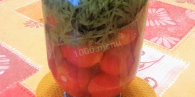 помидоры с морковной ботвой и лаврушкой на зиму