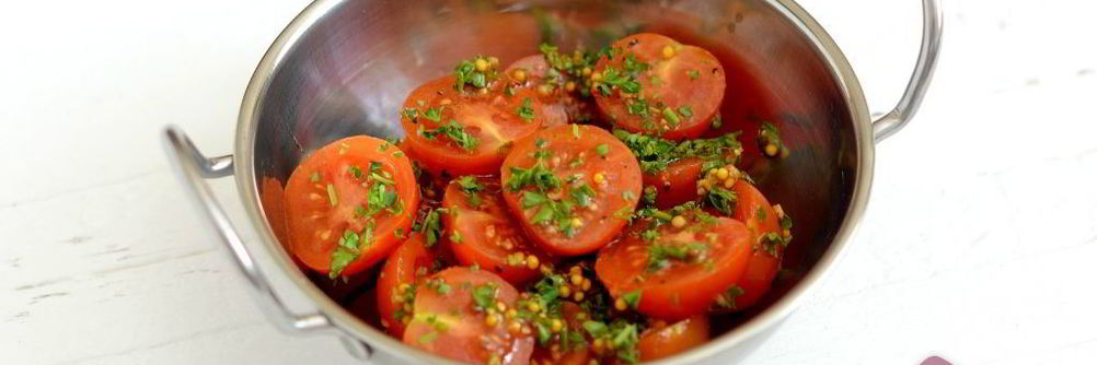 Помидоры с зеленью