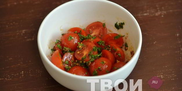 помидоры с зеленью