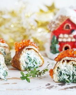 Блинные рулетики с рыбой и икрой
