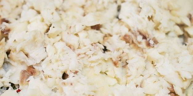 блинные рулетики с рыбой и икрой