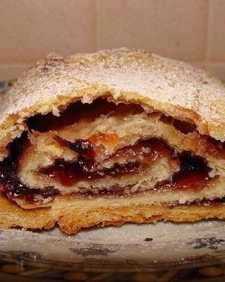 Быстрый рулет с вареньем