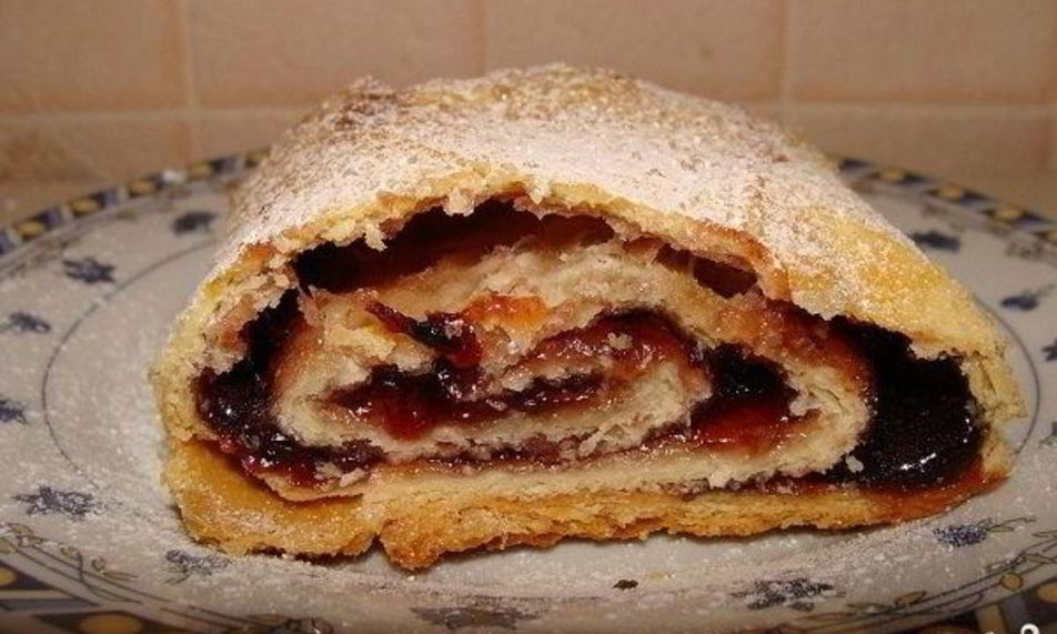 Рецепт быстрого рулета с вареньема