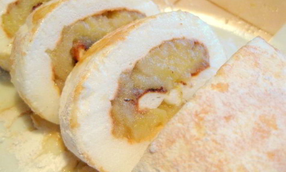 Рецепт диетический меренговый рулет с яблоками