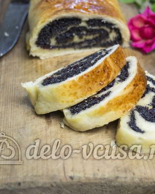 Дрожжевой рулет с маком