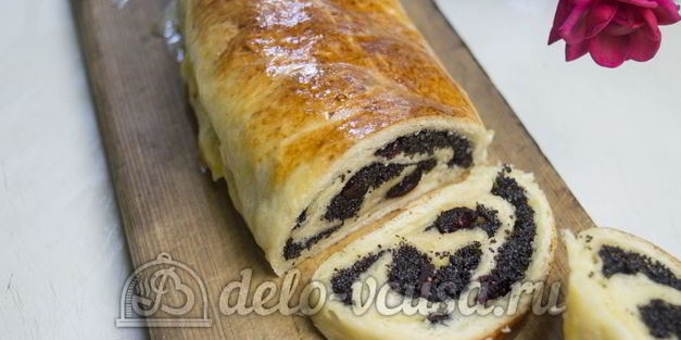 дрожжевой рулет с маком