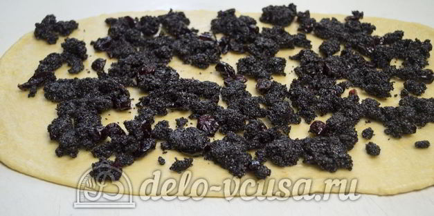 дрожжевой рулет с маком